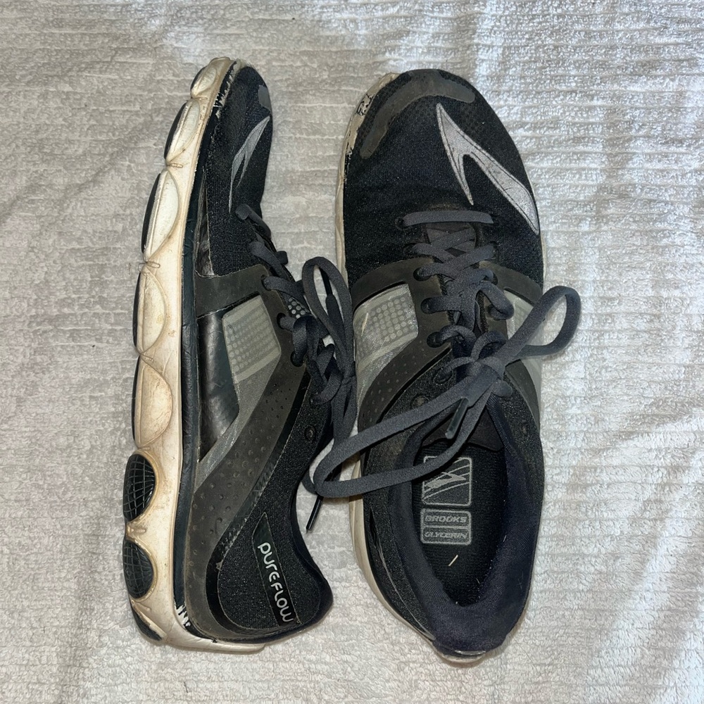 Brooks Black and White Athletic Shoes with Retro Design